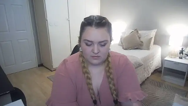 Neytjie online show from November 2025 06:08:01 PM