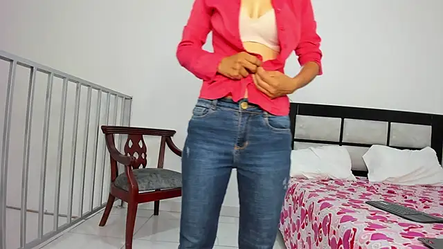 Snapshot of cowmarce chatting on May 2026 01:14:02 PM cowmarce online show from May 2026 01:14:02 PM