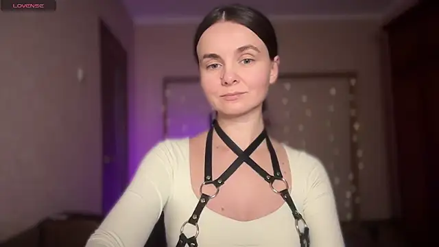 lanaloulou online show from September 2025 06:15:01 PM