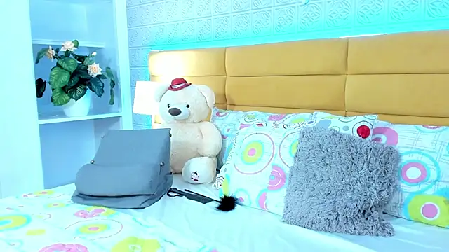 LeilaHiuston online show from December 2025 08:42:01 AM