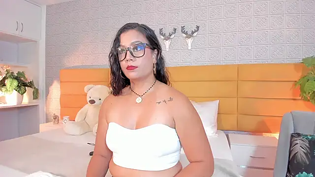 LeilaHiuston online show from April 2026 04:36:01 PM