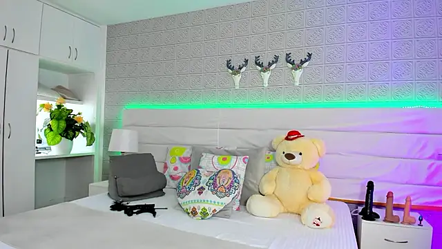 LeilaHiuston online show from January 2026 08:13:02 PM