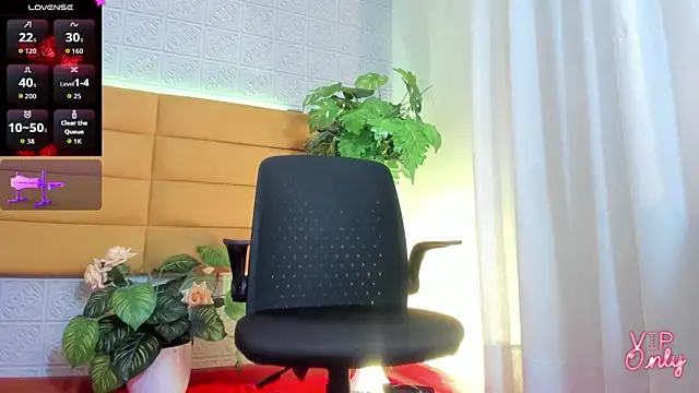 LeilaHiuston online show from February 2026 08:17:02 PM