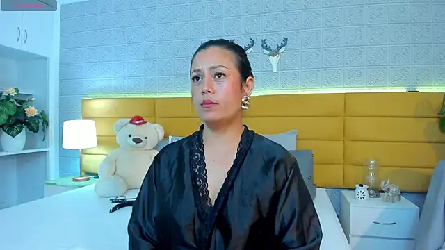 LeilaHiuston online show from November 2025 07:14:02 PM