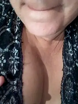 Sandra42 online show from November 2025 01:11:01 PM