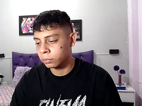 Snapshot of Alejandroo_22 chatting on October 2025 01:43:02 PM Alejandroo 22 online show from October 2025 01:43:02 PM