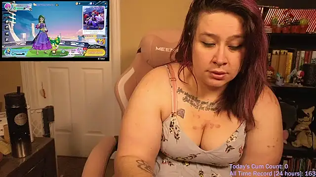 Snapshot of VioletNova chatting on February 2026 02:07:01 PM VioletNova online show from February 2026 02:07:01 PM