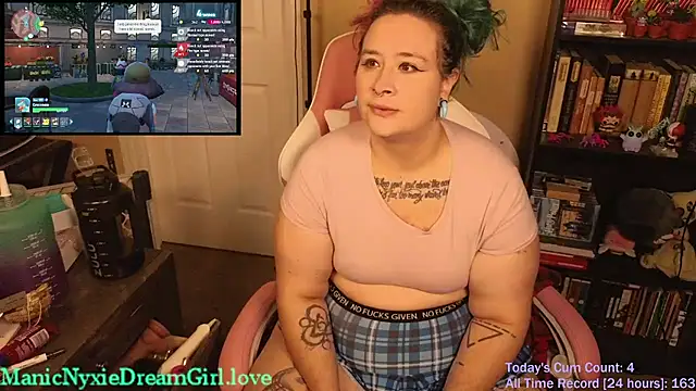 Snapshot of VioletNova chatting on October 2025 01:10:01 PM VioletNova online show from October 2025 01:10:01 PM