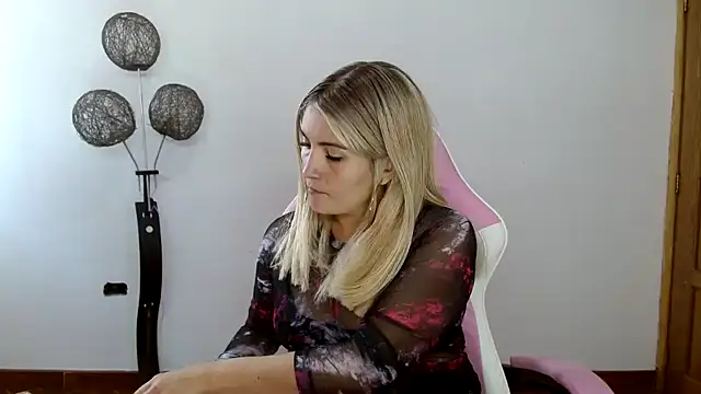 Snapshot of nanis_milf chatting on December 2025 01:46:02 PM nanis milf online show from December 2025 01:46:02 PM