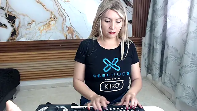 Snapshot of nanis_milf chatting on October 2025 03:57:01 PM nanis milf online show from October 2025 03:57:01 PM