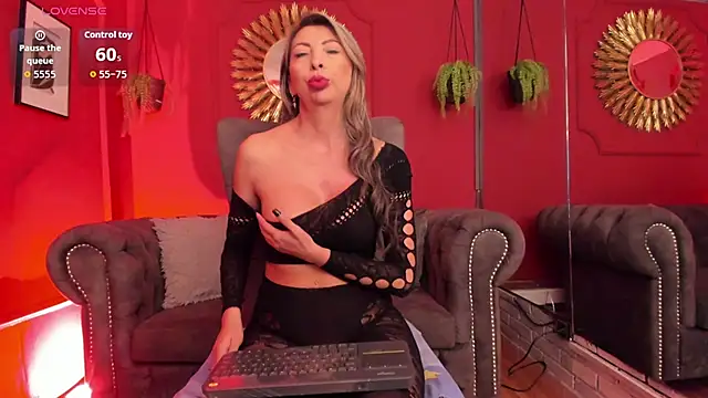 Snapshot of Victoria_romanee chatting on September 2025 03:44:01 AM Victoria romanee online show from September 2025 03:44:01 AM