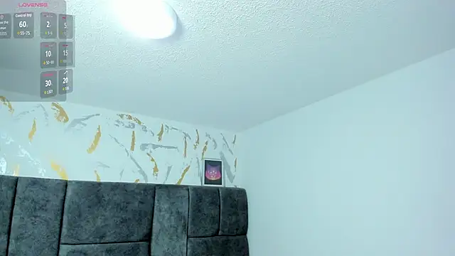 Cristal Velle online show from March 2026 12:32:01 PM