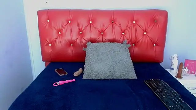 Snapshot of Madyyfox chatting on November 2025 05:06:02 PM Madyyfox online show from November 2025 05:06:02 PM