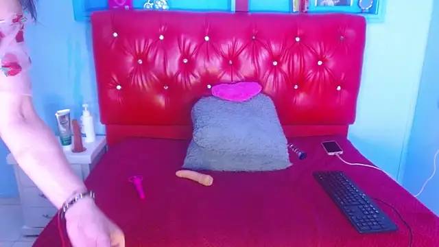 Snapshot of Madyyfox chatting on September 2025 05:28:01 PM Madyyfox online show from September 2025 05:28:01 PM