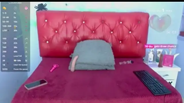 Snapshot of Madyyfox chatting on October 2025 07:13:02 PM Madyyfox online show from October 2025 07:13:02 PM