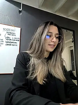 Snapshot of Isabella_Varella chatting on March 2025 12:56:02 PM Isabella Varella online show from March 2025 12:56:02 PM