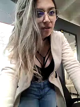 Snapshot of Isabella_Varella chatting on March 2025 09:24:02 PM Isabella Varella online show from March 2025 09:24:02 PM