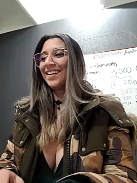 Snapshot of Isabella_Varella chatting on March 2025 03:36:02 PM Isabella Varella online show from March 2025 03:36:02 PM