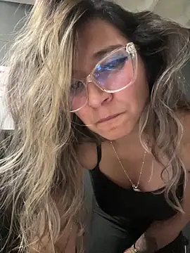 Isabella Varella online show from November 2025 12:37:01 AM