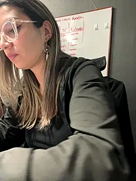 Isabella Varella online show from November 2025 12:58:02 AM