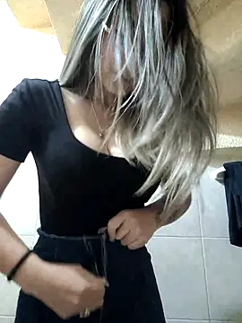 Snapshot of Isabella_Varella chatting on March 2025 04:56:02 PM Isabella Varella online show from March 2025 04:56:02 PM