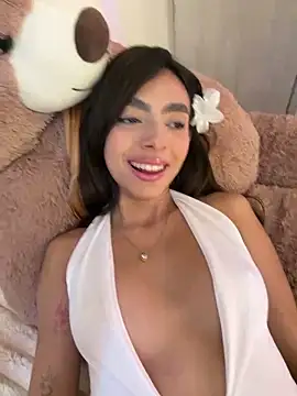 ZaraLuuv online show from April 2026 09:39:33 PM