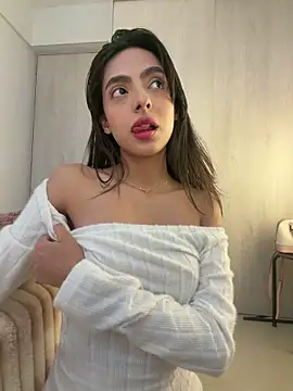 ZaraLuuv online show from March 2026 06:12:02 PM