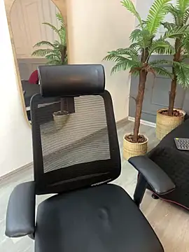 ZaraLuuv online show from November 2025 04:52:02 PM