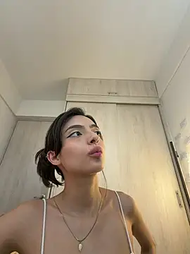 ZaraLuuv online show from March 2026 06:12:02 PM