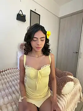 ZaraLuuv online show from April 2026 06:03:02 PM