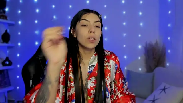 Saraa Desiree online show from December 2025 09:25:02 PM