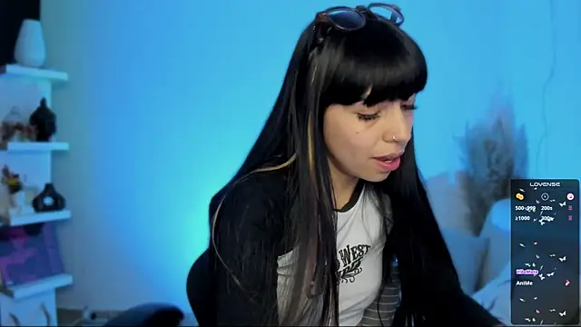 Saraa Desiree online show from December 2025 10:48:01 PM