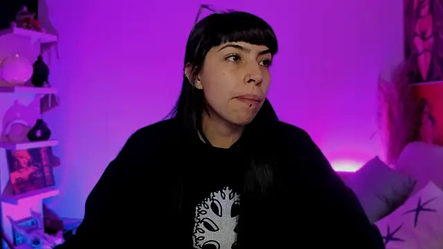 Snapshot of Saraa_Desiree chatting on October 2025 10:40:01 PM Saraa Desiree online show from October 2025 10:40:01 PM