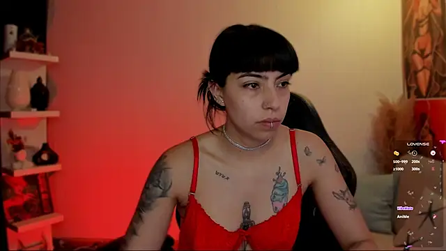 Saraa Desiree online show from November 2025 03:15:02 PM