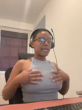 Snapshot of Melia_Rayne chatting on June 2026 09:58:02 AM Melia Rayne online show from June 2026 09:58:02 AM