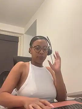 Snapshot of Melia_Rayne chatting on May 2026 09:45:02 AM Melia Rayne online show from May 2026 09:45:02 AM