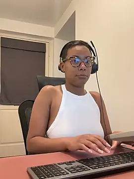 Snapshot of Melia_Rayne chatting on June 2026 09:39:02 AM Melia Rayne online show from June 2026 09:39:02 AM