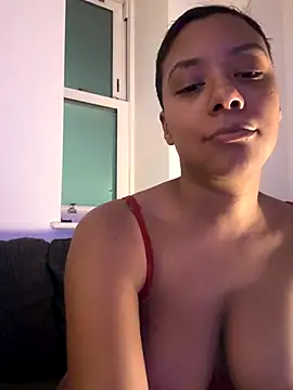 Snapshot of Melia_Rayne chatting on November 2025 05:46:01 PM Melia Rayne online show from November 2025 05:46:01 PM