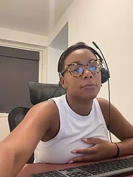 Snapshot of Melia_Rayne chatting on July 2026 02:25:01 PM Melia Rayne online show from July 2026 02:25:01 PM