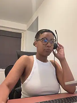 Snapshot of Melia_Rayne chatting on May 2026 09:35:01 AM Melia Rayne online show from May 2026 09:35:01 AM