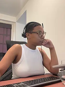 Snapshot of Melia_Rayne chatting on April 2026 09:16:01 AM Melia Rayne online show from April 2026 09:16:01 AM
