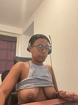 Snapshot of Melia_Rayne chatting on June 2026 09:49:01 AM Melia Rayne online show from June 2026 09:49:01 AM