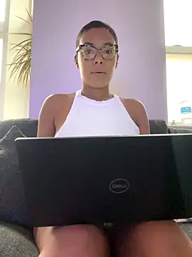 Snapshot of Melia_Rayne chatting on October 2025 10:50:01 AM Melia Rayne online show from October 2025 10:50:01 AM