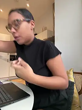 Snapshot of Melia_Rayne chatting on November 2025 10:52:02 AM Melia Rayne online show from November 2025 10:52:02 AM