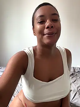 Snapshot of Melia_Rayne chatting on October 2025 11:11:01 AM Melia Rayne online show from October 2025 11:11:01 AM