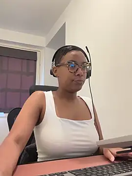Snapshot of Melia_Rayne chatting on May 2026 09:48:02 AM Melia Rayne online show from May 2026 09:48:02 AM