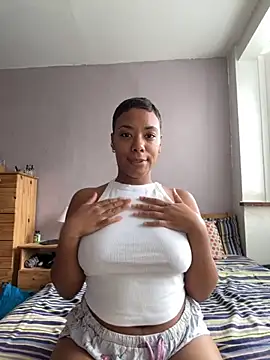 Snapshot of Melia_Rayne chatting on October 2025 11:56:01 AM Melia Rayne online show from October 2025 11:56:01 AM