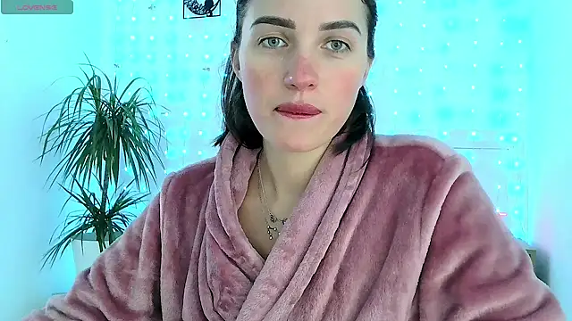 Snapshot of neferutt chatting on November 2025 01:10:02 PM neferutt online show from November 2025 01:10:02 PM