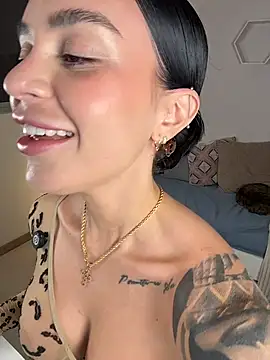 ValentinaMilann online show from April 2026 11:33:01 PM