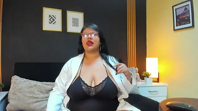 Snapshot of natasha_blum chatting on March 2025 08:27:02 PM natasha blum online show from March 2025 08:27:02 PM